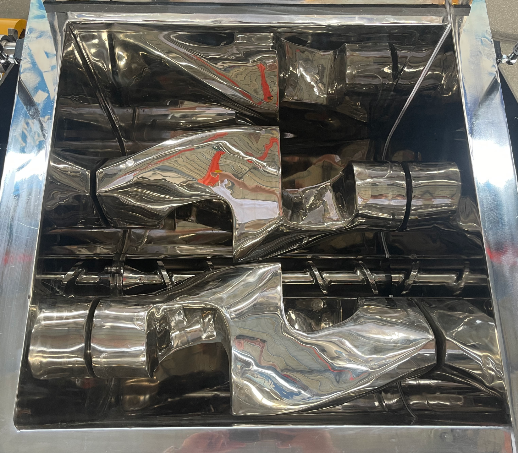 El cliente griego selecciona un mezclador Sigma 100L con descarga de extrusión de tornillo (3)