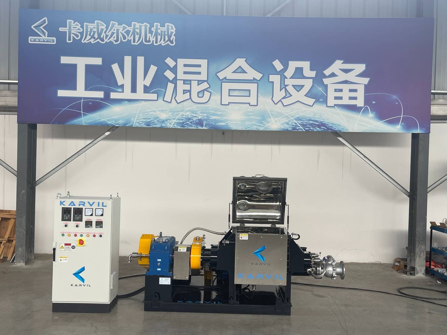 Batidora de brazo doble en producción de goma de silicona